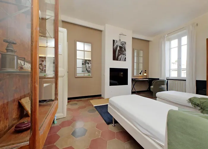 Michelangelo Charmsuite